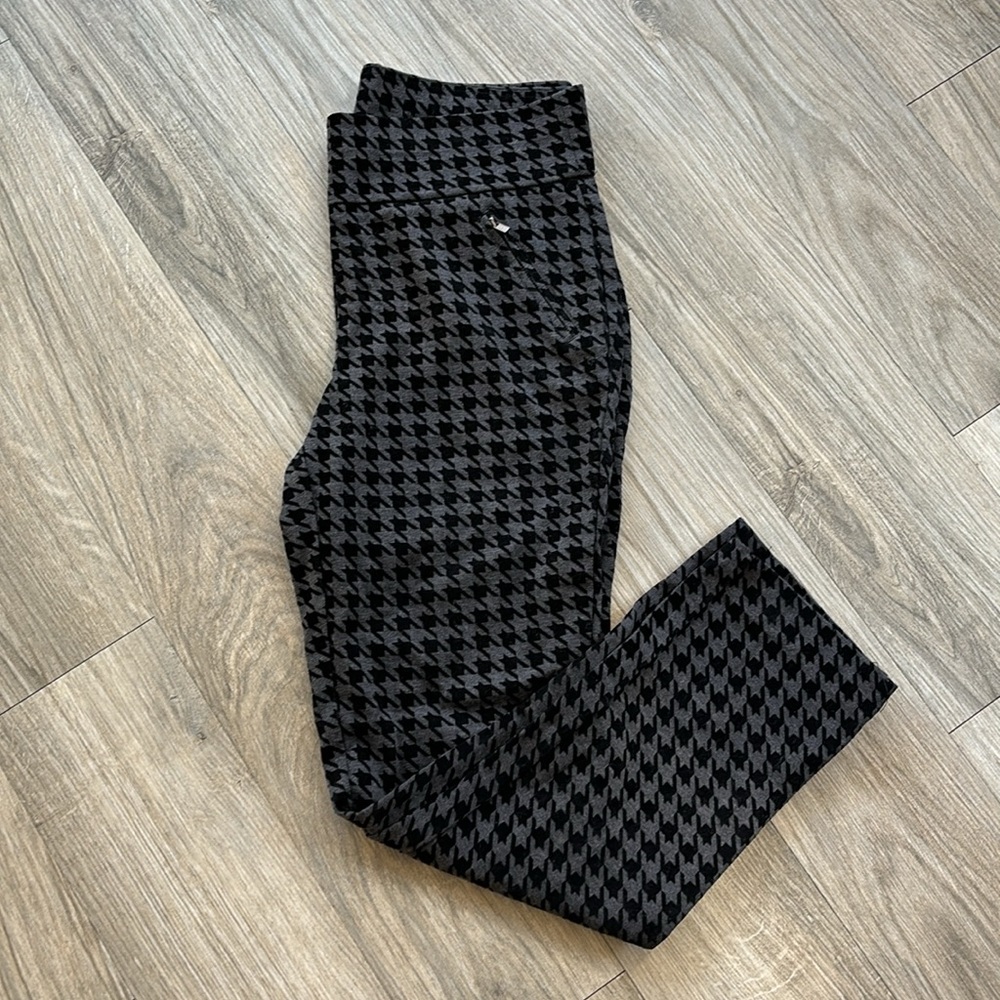 Jones New York Houndstooth Grey and Black Leggings